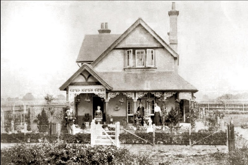 Little Bevil House – Corringham Road